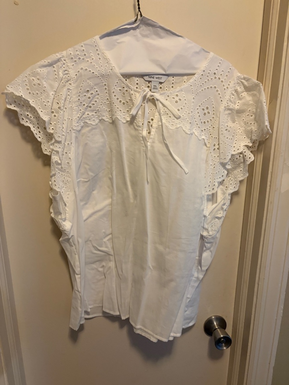 Nine West White Eyelet Tie-Front Flutter Sleeve Blouse